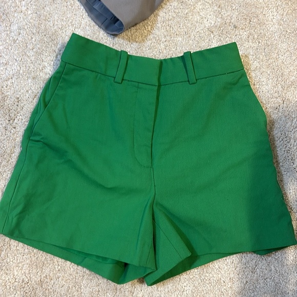 Aritzia agency shorts in excellent condition - Picture 3 of 5